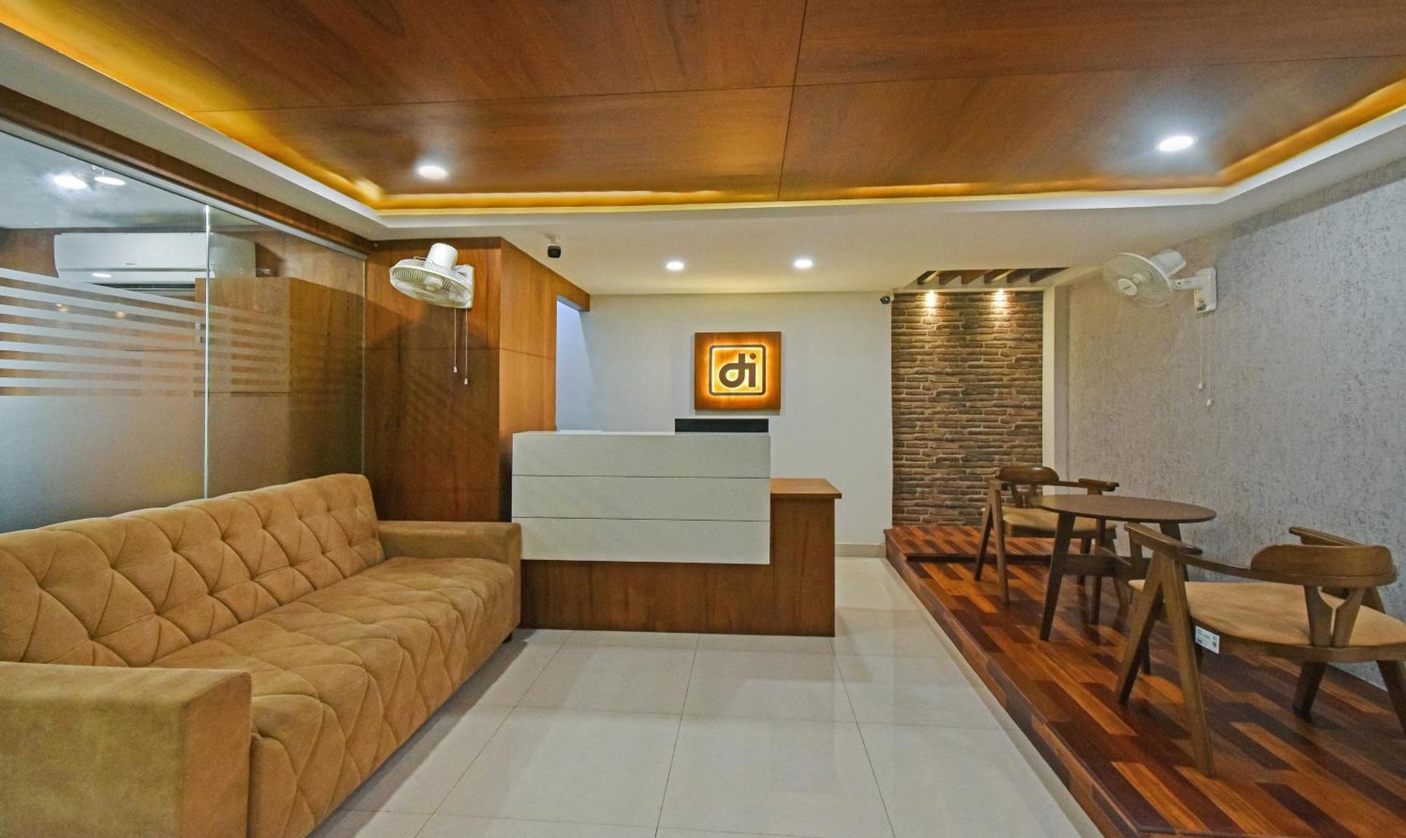 Itsy Hotels Deluxe Inn Chennai Exterior photo