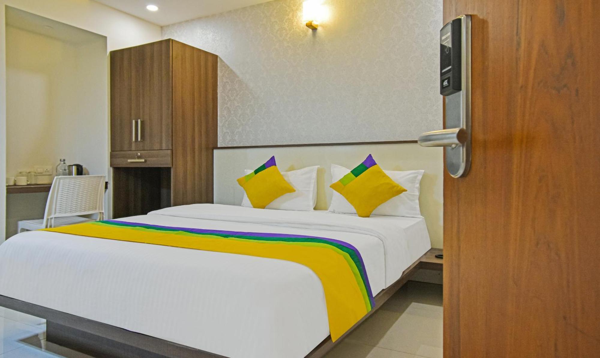 Itsy Hotels Deluxe Inn Chennai Exterior photo