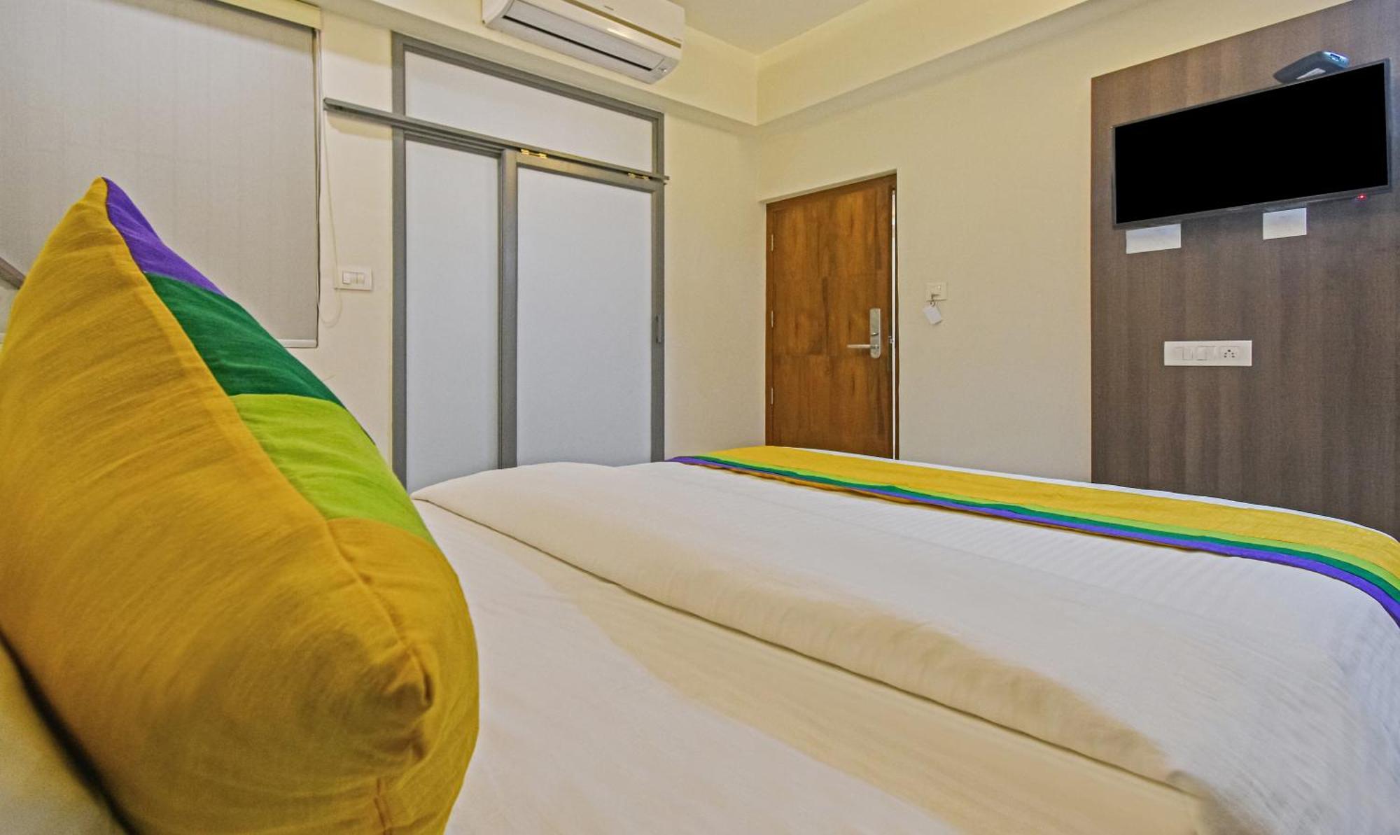 Itsy Hotels Deluxe Inn Chennai Exterior photo