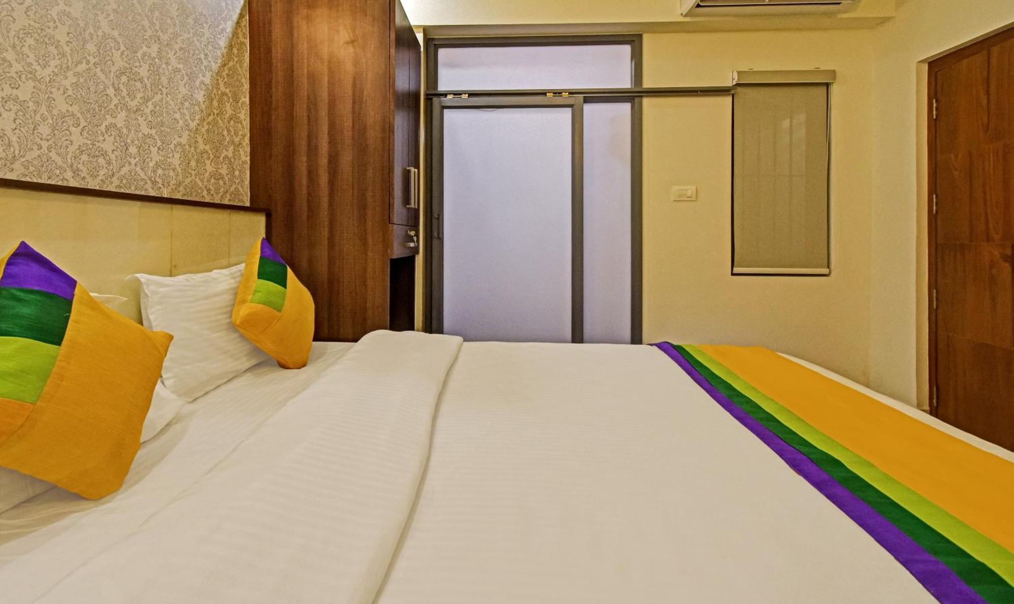 Itsy Hotels Deluxe Inn Chennai Exterior photo